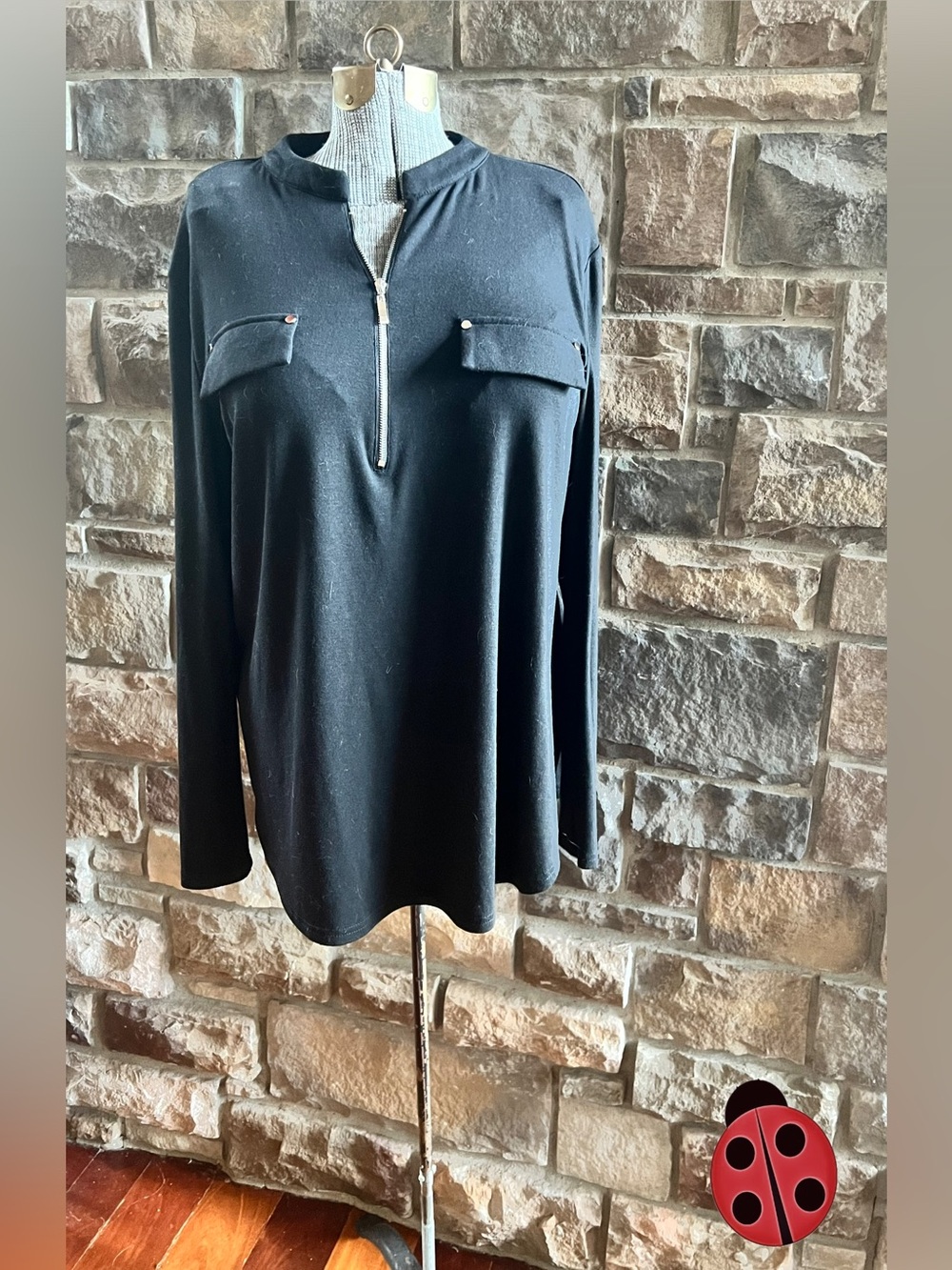 Women’s Black Long-Sleeve Zip Front Pocket Top Tagged 2XL, runs a little small